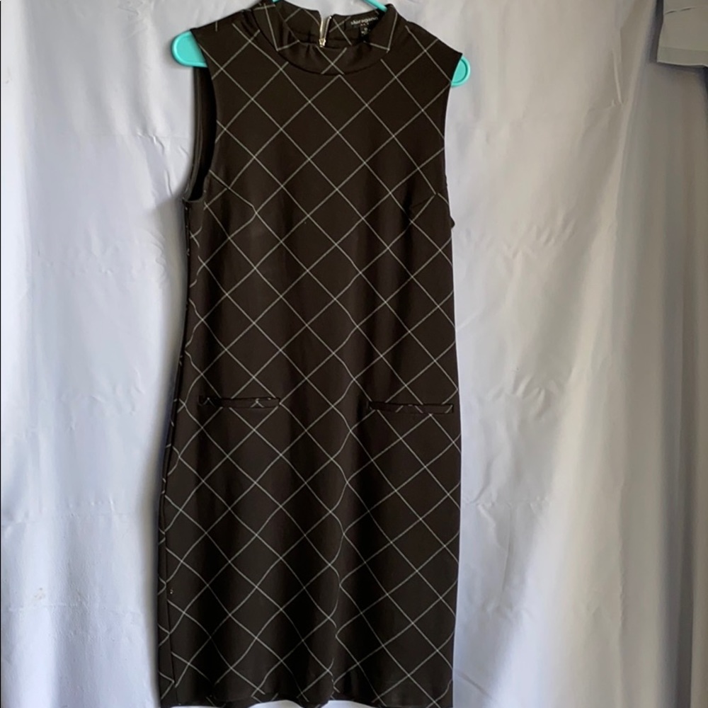 Sleeveless shift style dress